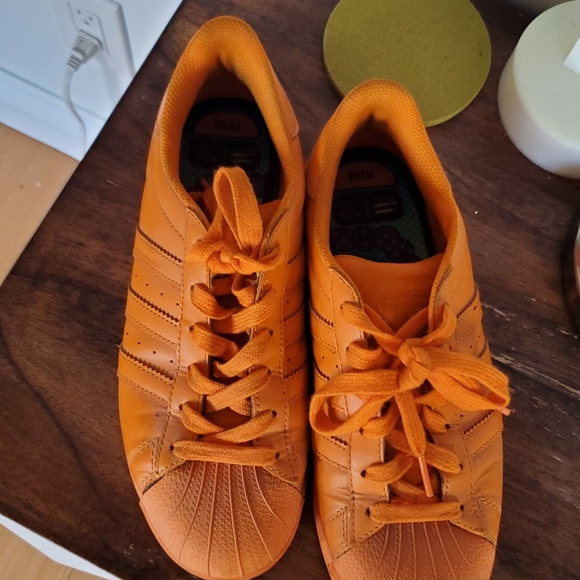 Adidas x Pharrell superstar supercolor, women's size 9 - Picture 2 of 5